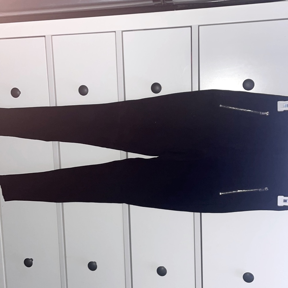 Tight black leggings